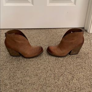 Korks Kork Ease Carmel brown bootie ankle boots 6